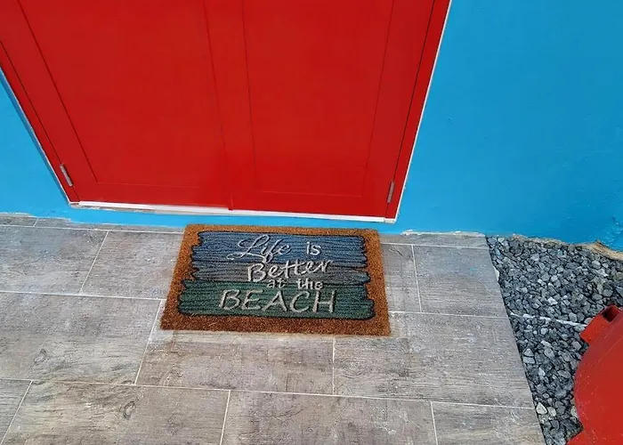The Red Door Beach House, Buye Beach